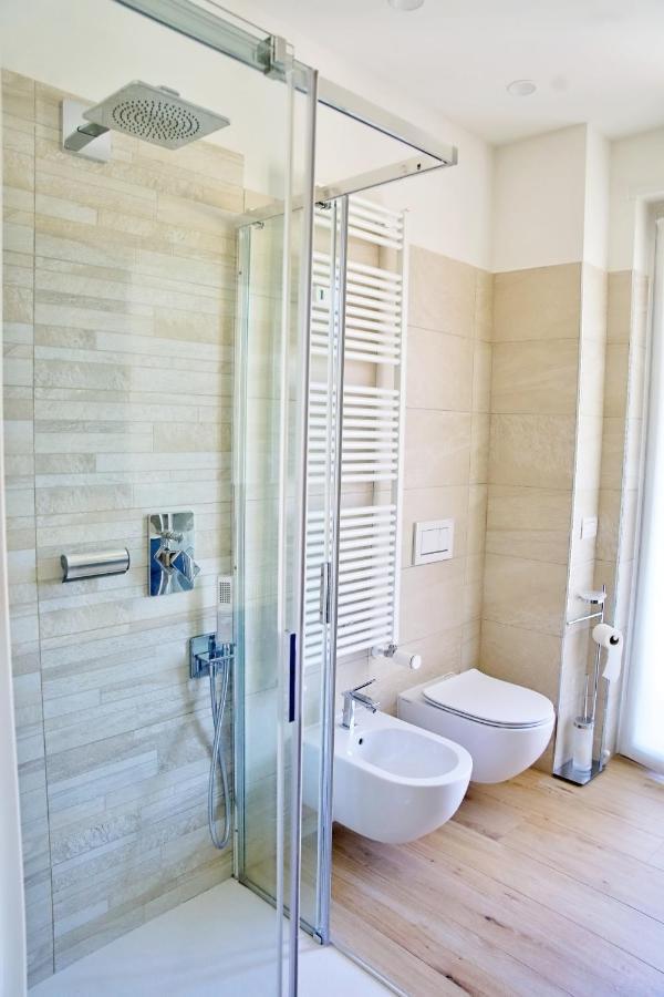 The Blue - Lake / City View Modern Apt Near Villa Olmo Como Exterior photo